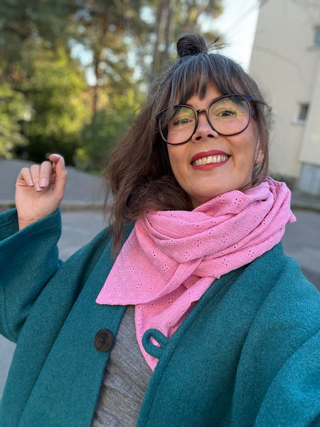 Sjal, broderad i bubbelgumsrosa