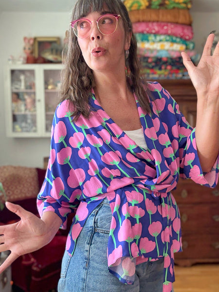 Omlottblus med rosa vallmo