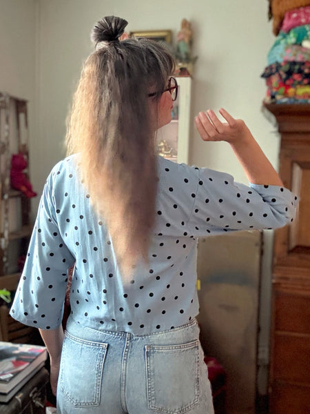 Blusjacka i linnemix med prickar