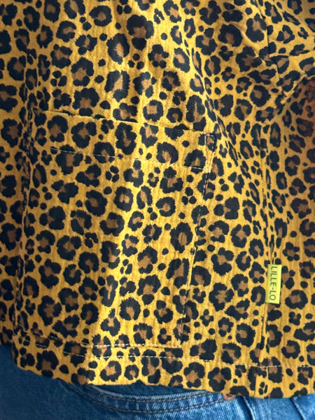 Blusjacka i leopardmönster