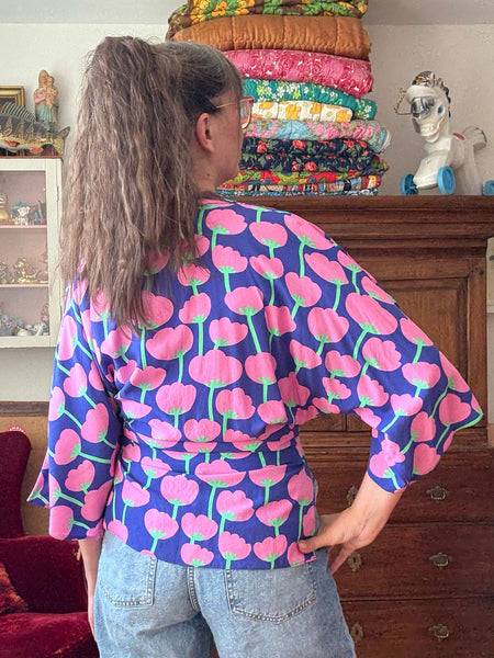 Omlottblus med rosa vallmo