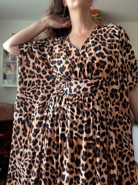 Spektakel / kaftanklänning i leopardmönster