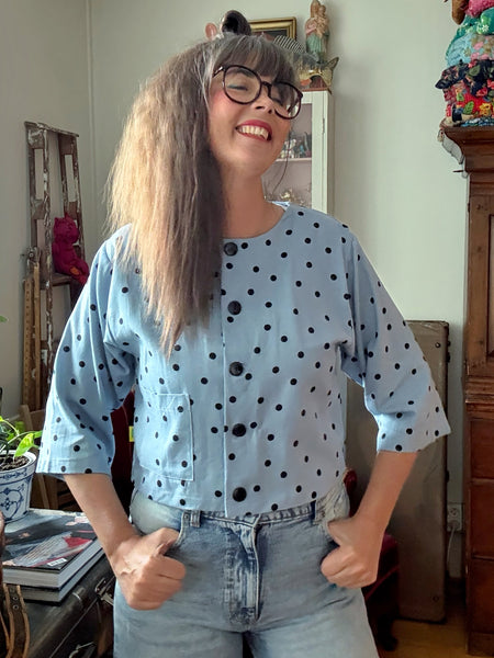 Blusjacka i linnemix med prickar