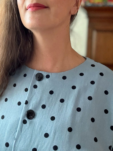 Blusjacka i linnemix med prickar