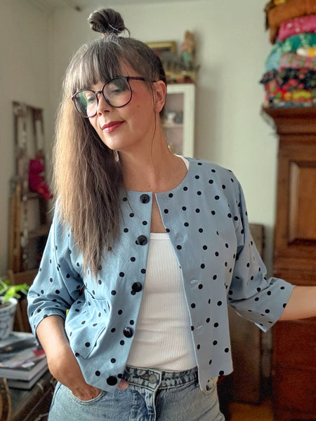 Blusjacka i linnemix med prickar