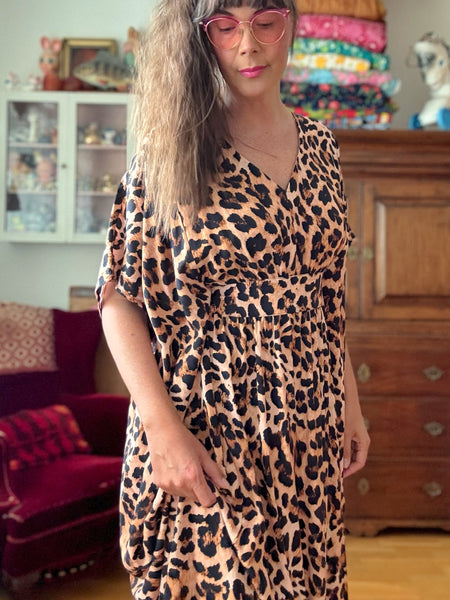 Spektakel / kaftanklänning i leopardmönster