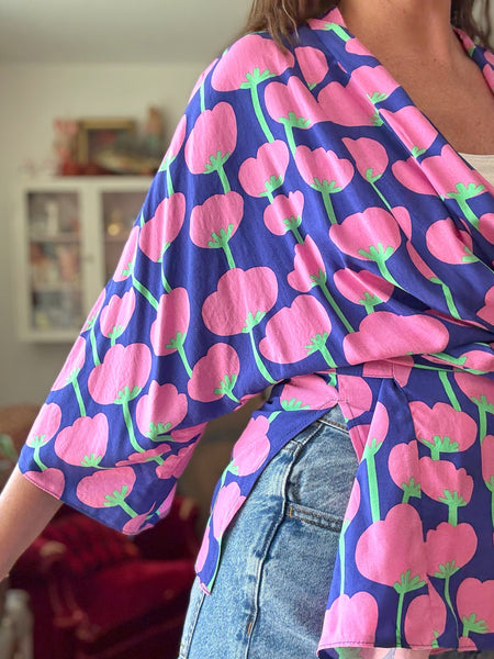 Omlottblus med rosa vallmo