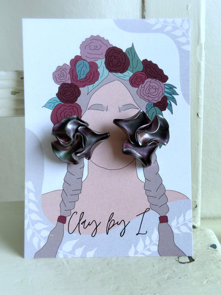 Skimrande örhängen grålila