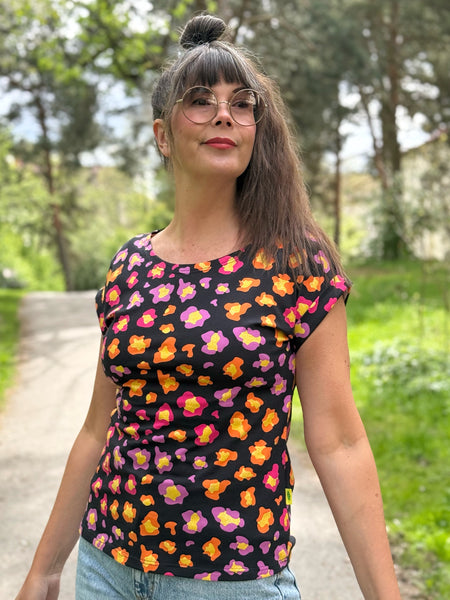 T-shirt med glittrigt leopardmönster