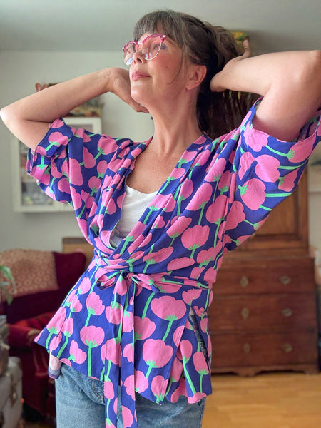 Omlottblus med rosa vallmo