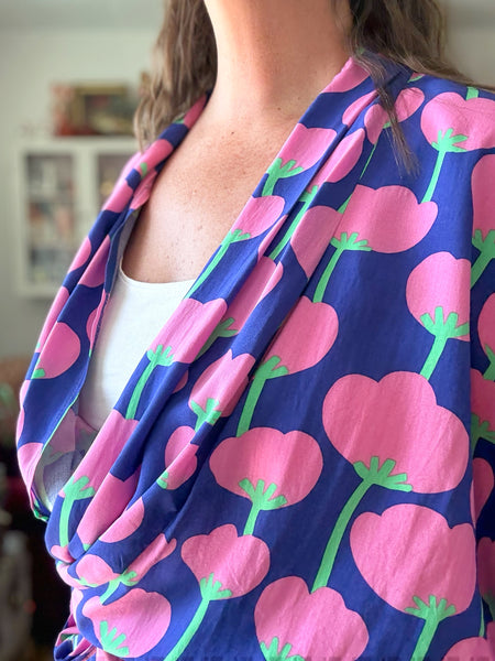 Omlottblus med rosa vallmo