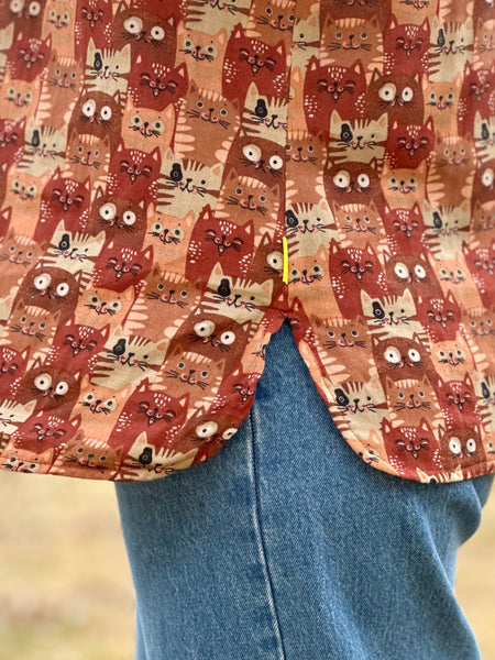 Luftig blus i bomull med katter