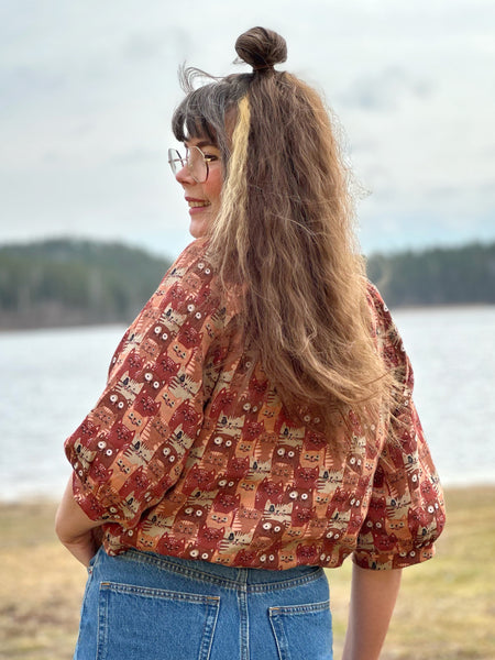 Luftig blus i bomull med katter