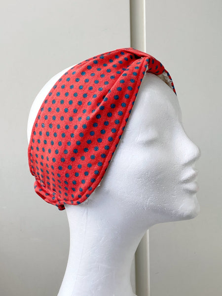 Fodrat pannband med prickar