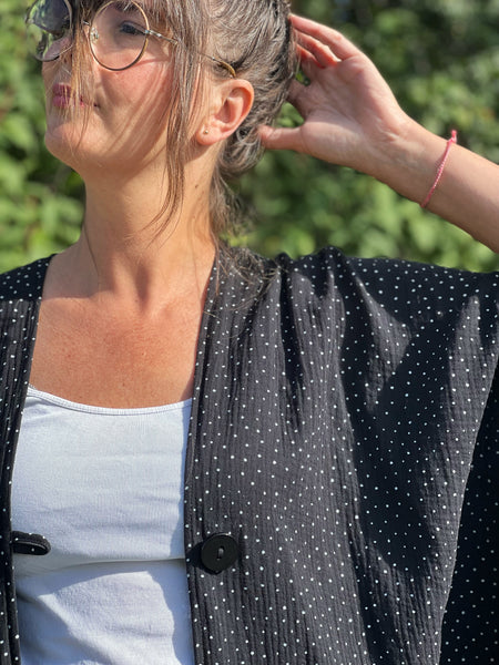 Extra långt sjok / kaftan svart med vita prickar