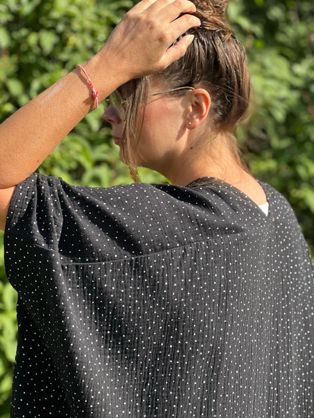 Extra långt sjok / kaftan svart med vita prickar