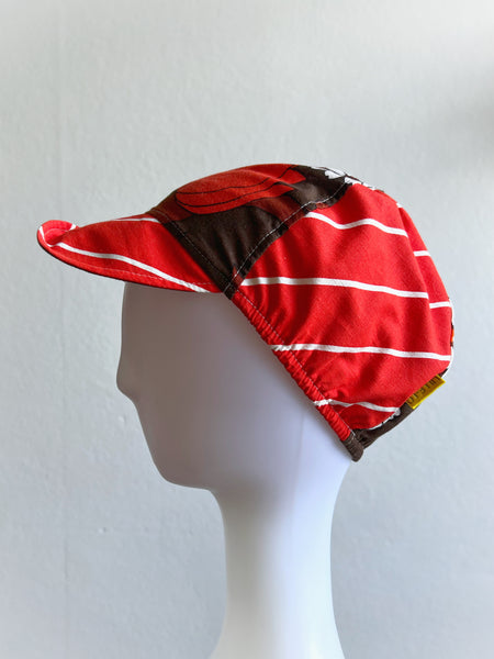 Barnkeps liten, röda tulpaner