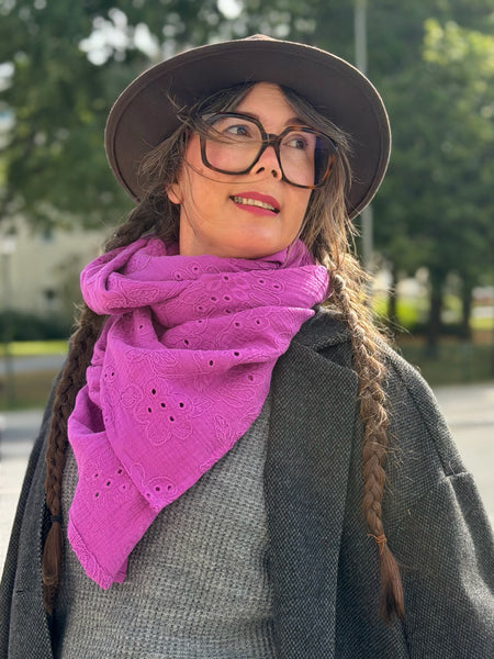Sjal, violett med broderi