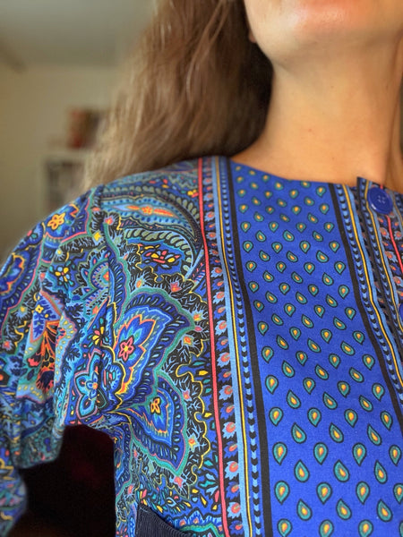 Blusjacka med lång ärm i blå paisley