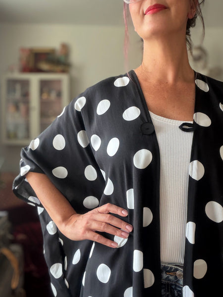 Sjok / kaftan svart med stora prickar