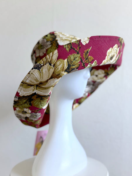 Solhatt i vinrött vintagetyg