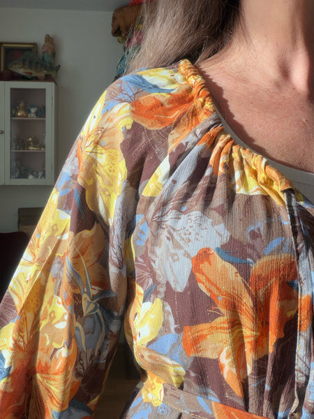 Långklänning med blommor & guld