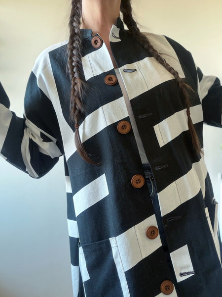 Kappa i återbrukad bomull, svartvit. Stl M