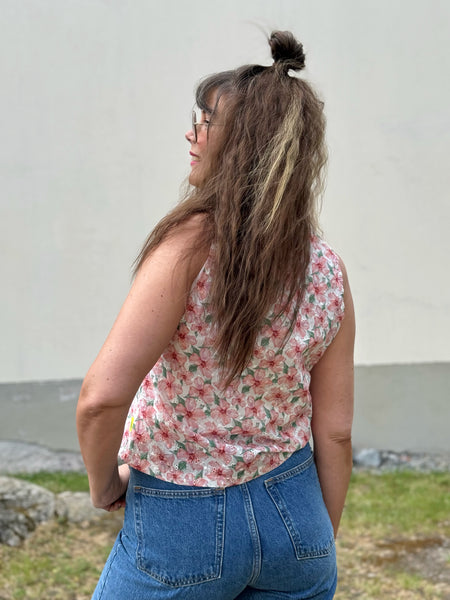 Ärmlös blus med blommor & broderi