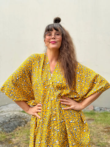 Sjok / kaftan med knappar & leopardmönster