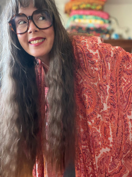 Extra långt sjok / kaftan i viskos med paisleymönster
