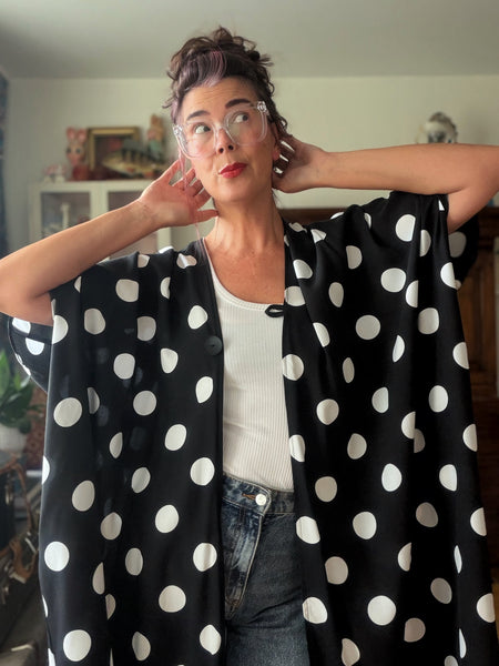 Sjok / kaftan svart med stora prickar