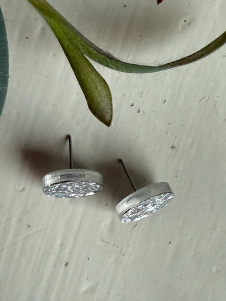 Örhängen i holografiskt glitter