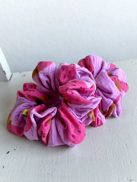 Scrunshie med jordgubbar