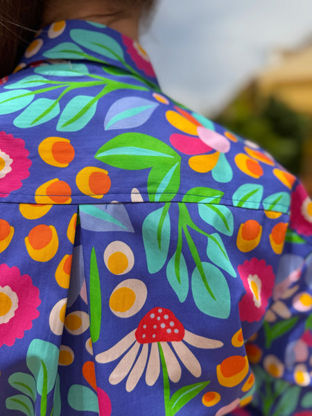 Skjorta i blommig färgglad poplin