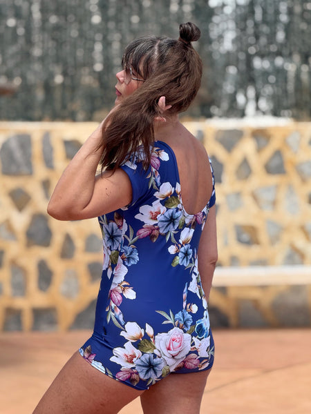 Baddräkt med ben & ärm, blå med blommor