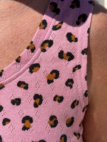 Linne i rosa leopardmönster