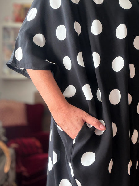Sjok / kaftan svart med stora prickar