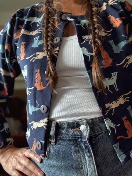 Blusjacka med lång ärm i mjuk trikå med kattdjur