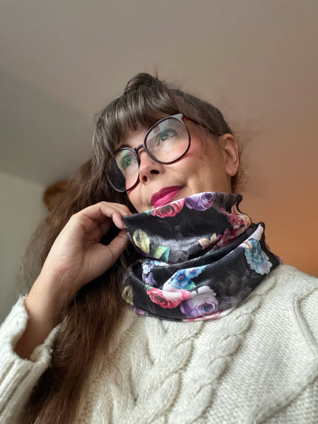 Tubsjal petrol i blommig velour