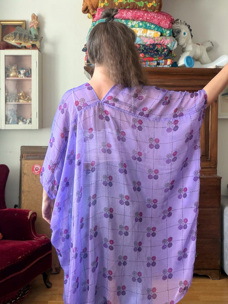 Sjok / kaftan av återbrukat tyg i lila nyanser