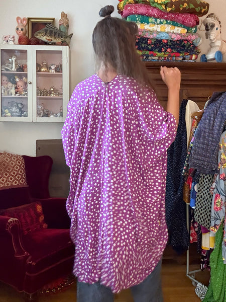 Sjok / kaftan lila med vita prickar