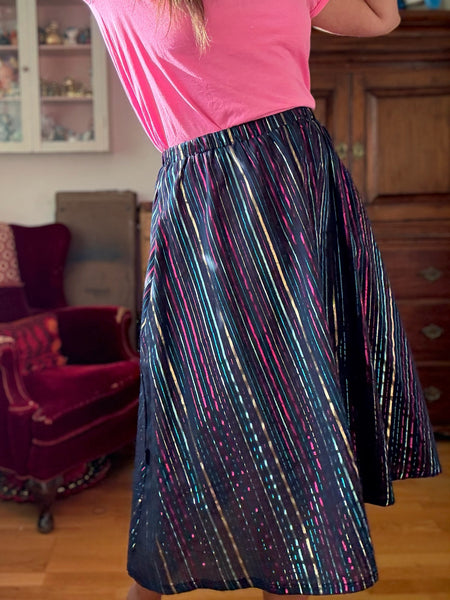 Kjol med glittriga ränder