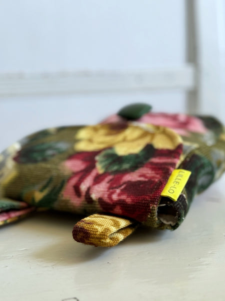 Bältesväska med stora rosor