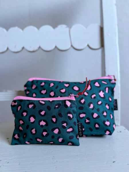 Börs i blågrönt & rosa leopardmönster