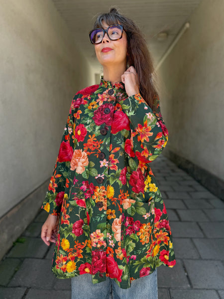 Kappa, mörkgrön med blommor