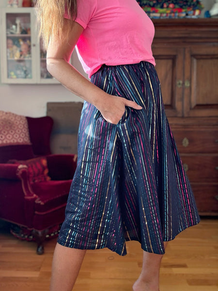 Kjol med glittriga ränder