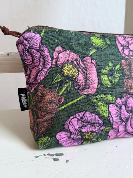 Necessär med blommor & möss