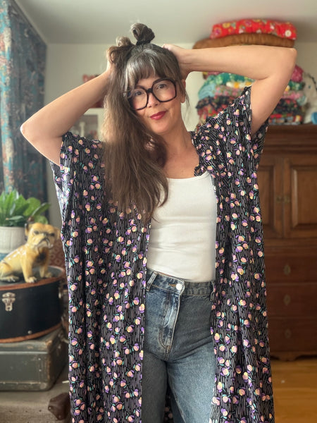 Extra långt sjok / kaftan i viskos med guld & lila blommor