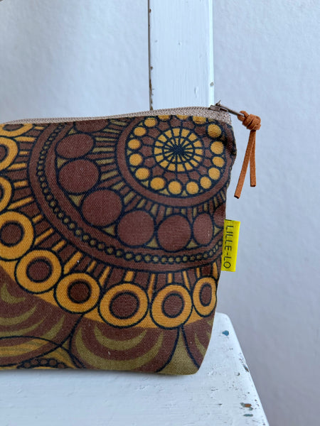 Necessär i vintagetyg i bruna nyanser