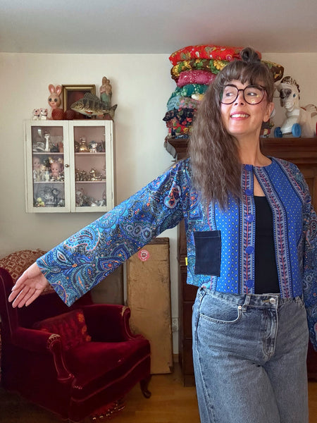 Blusjacka med lång ärm i blå paisley